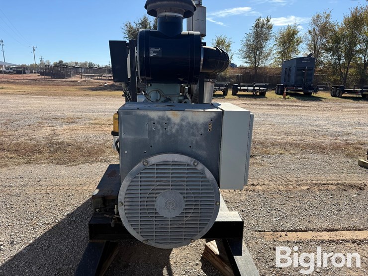 marathon-magnaplus-200kw-skid-mounted-diesel-generator-image-8