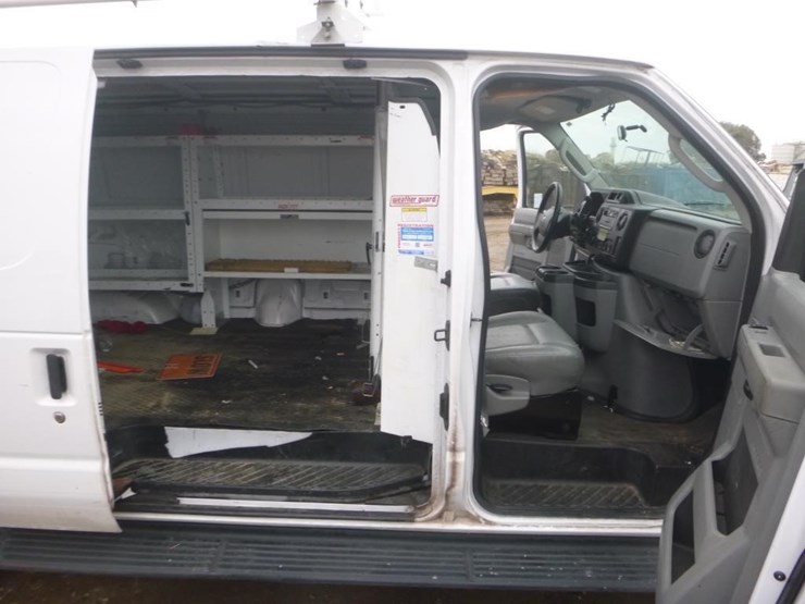 2012-ford-e150-image-8