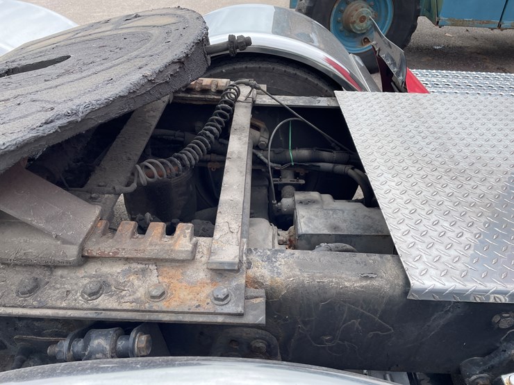 #1043-•-2009-freightliner-semi-(wi-title-in-delay)-image-17