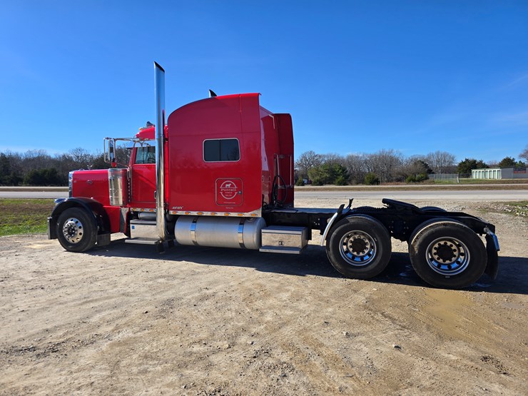 2005-peterbilt-379-image-14