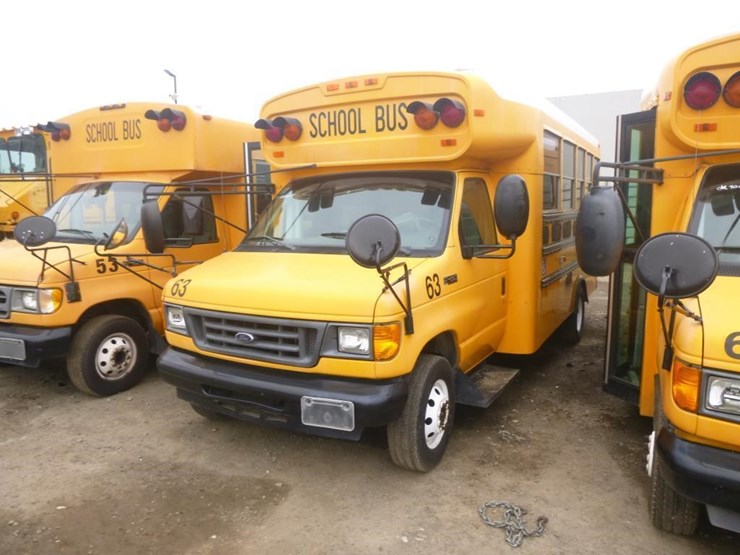 2004-ford-e450-image-1