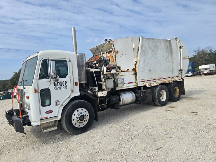 2003-peterbilt-320-image-5