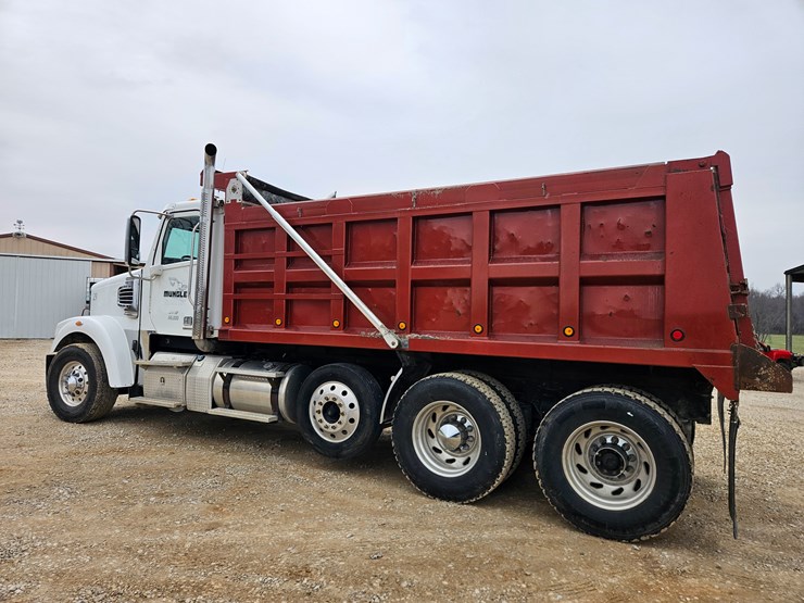 freightliner-122sd-image-11