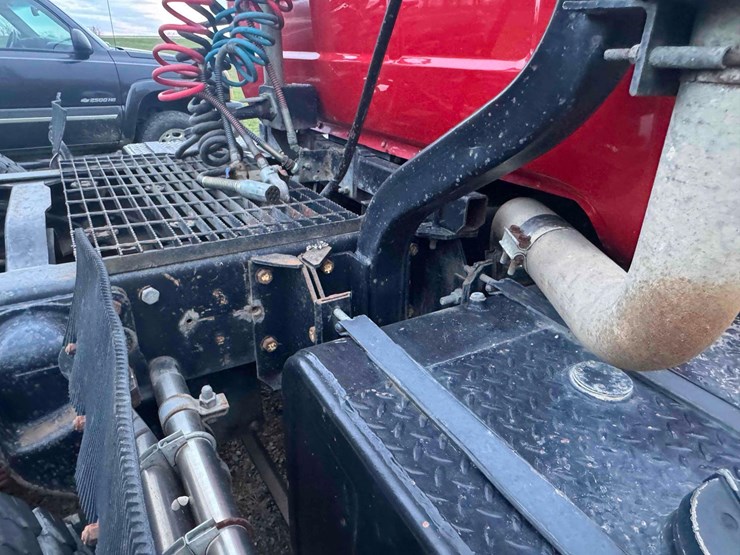 mack-r688st-image-10