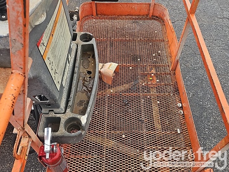 2016-jlg-800aj-image-33