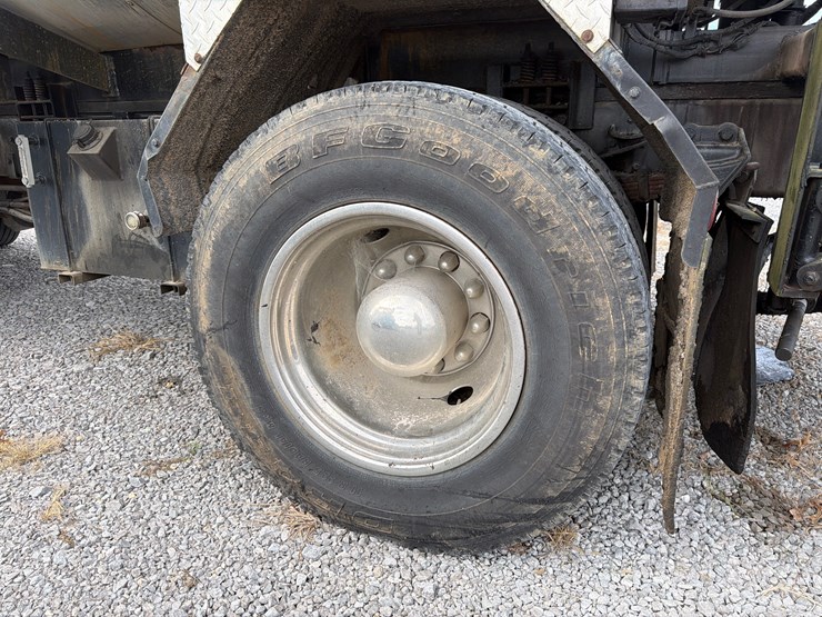 1994-ford-f700-image-9