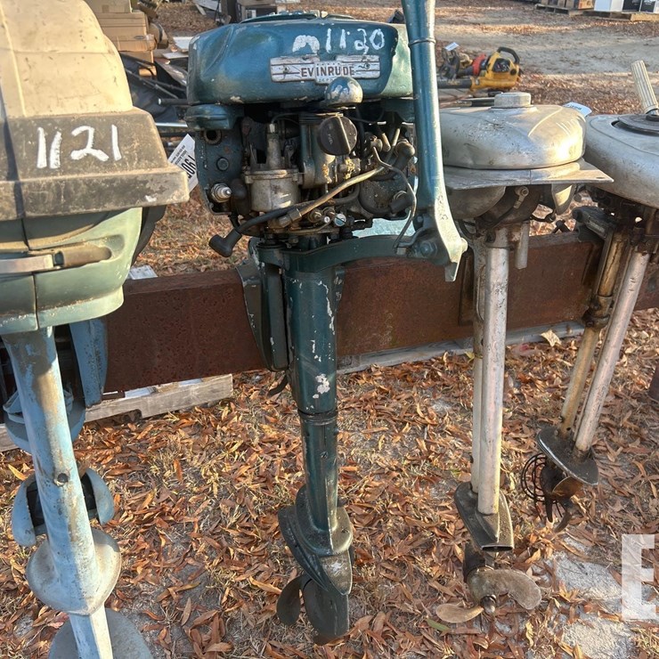 VINTAGE EVINRUDE OUTBOARD MOTOR