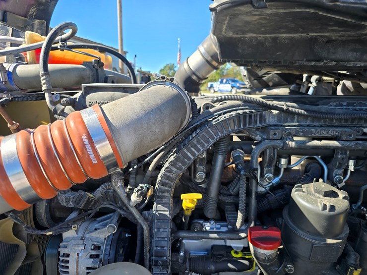 peterbilt-579-image-51