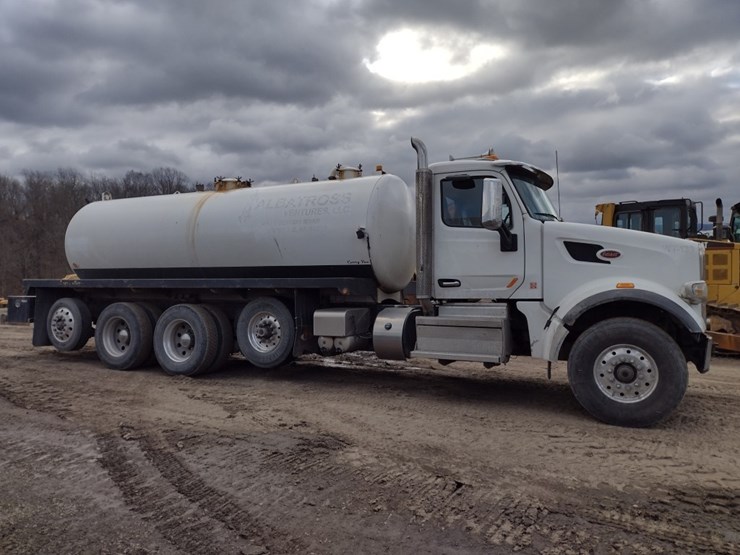 peterbilt-567-image-3