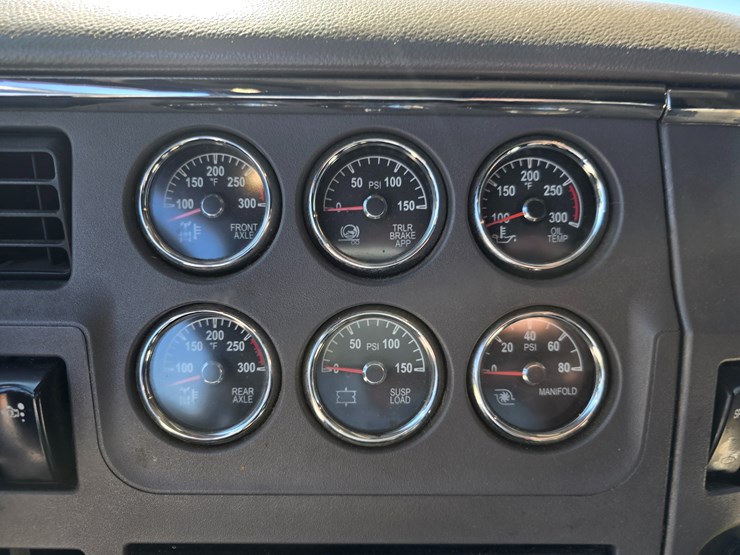 peterbilt-579-image-76