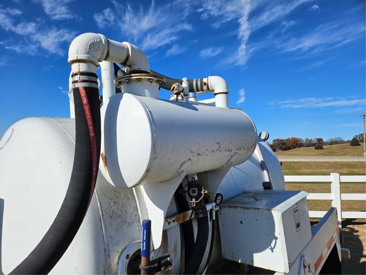 #3272-•-1983-presvac-systems-sewer-vac-image-22