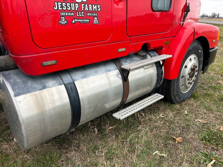 #95-•-volvo-semi-image-41