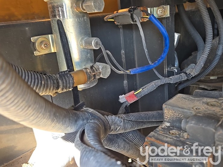 2021-case-cx210-lc-image-124