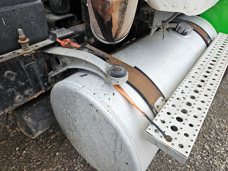 freightliner-columbia-120-image-126