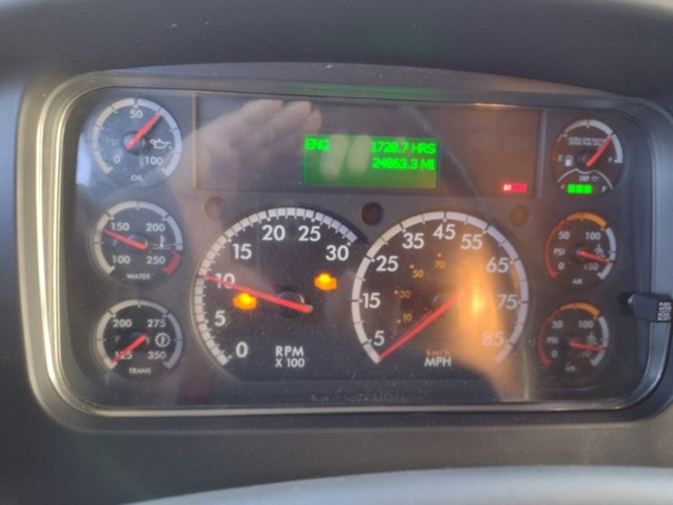 freightliner-m2-106-image-8