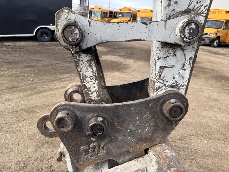 2014-takeuchi-tb290-image-15