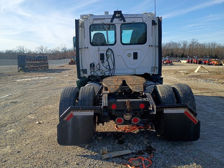 freightliner-cascadia-125-image-7