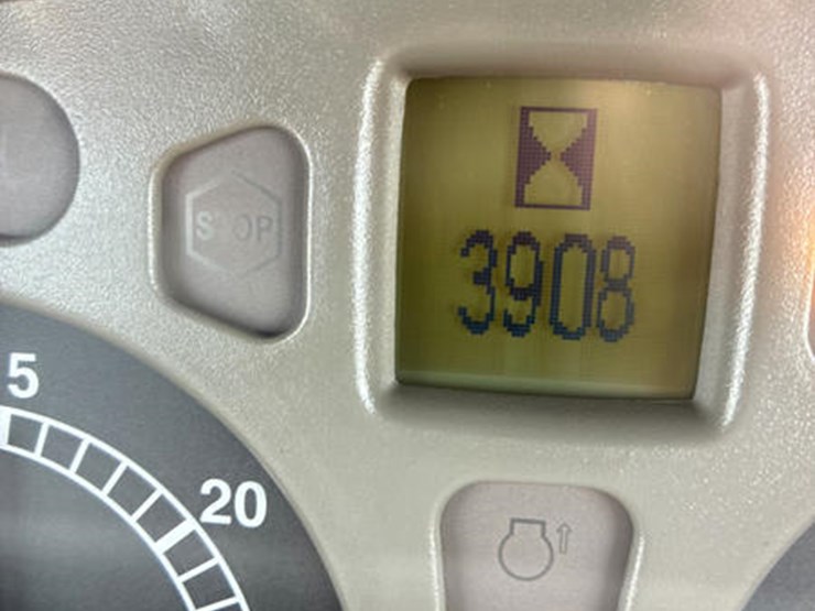 case-ih-mxu130-image-81