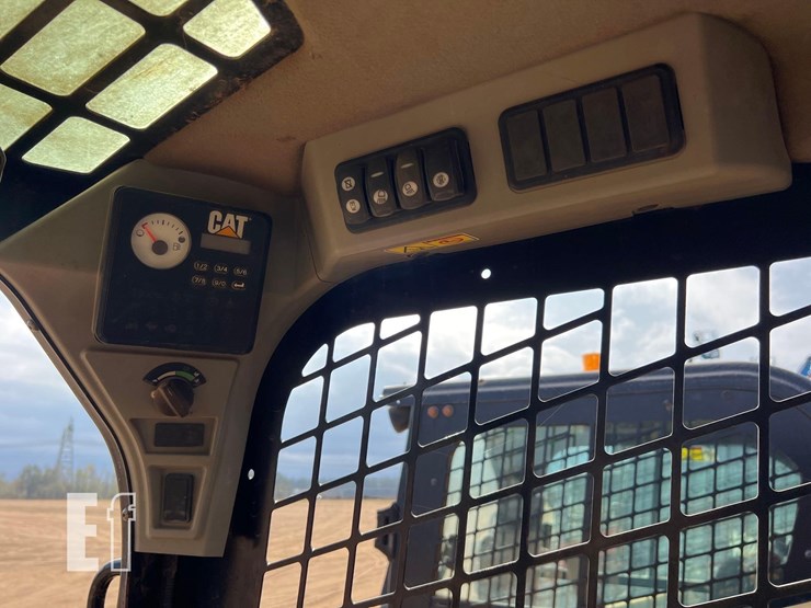 2017-caterpillar-259d-image-30