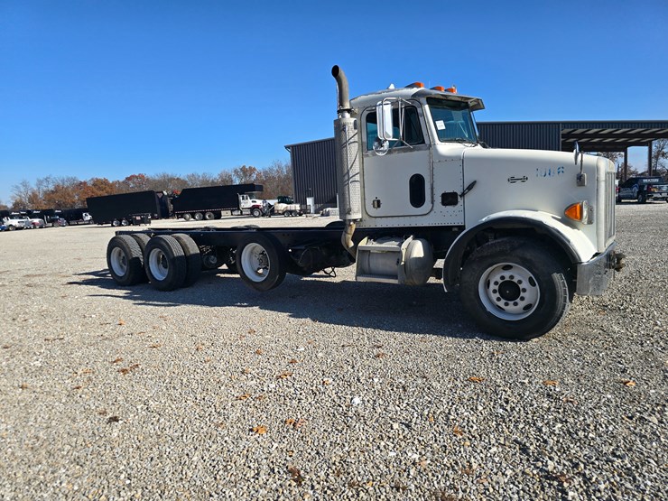 peterbilt-357-image-45
