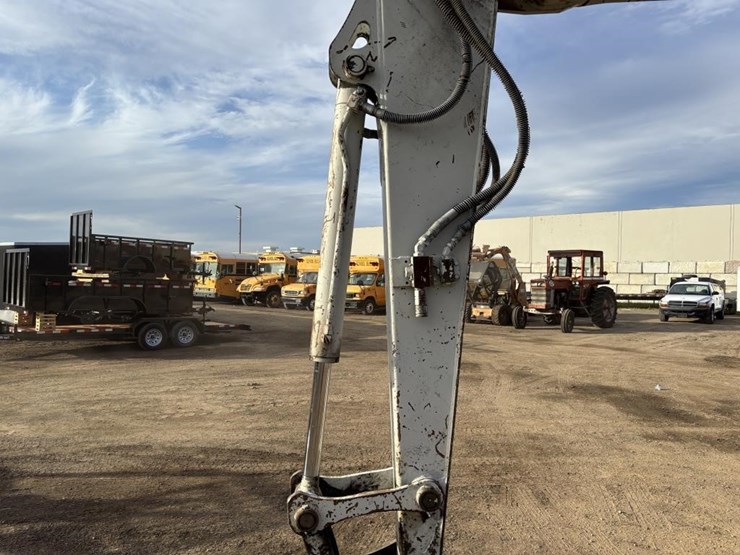 2012-takeuchi-tb180fr-image-17