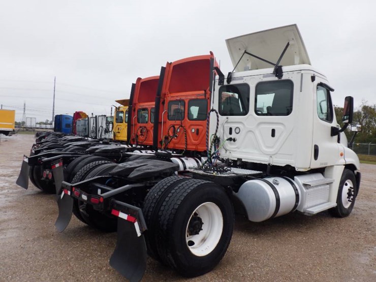 freightliner-cascadia-125-image-5