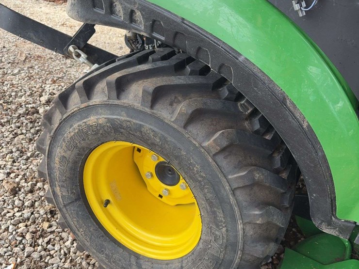 2023-john-deere-1025r-image-21