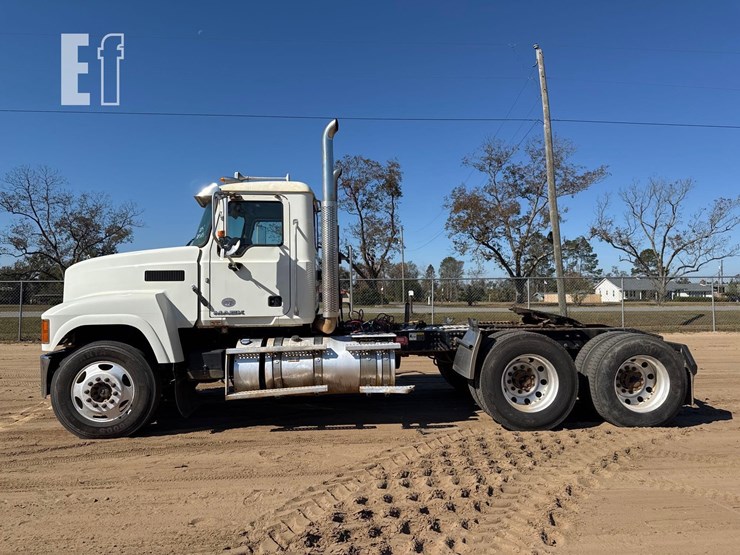 2015-mack-pinnacle-chu613-image-1