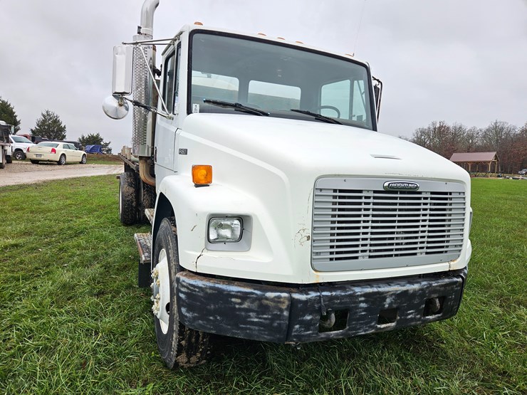 freightliner-fl70-image-25