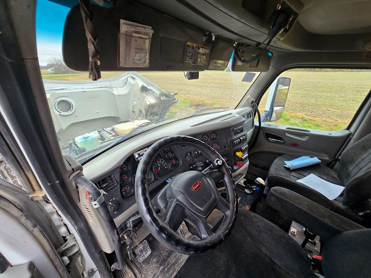 2020-peterbilt-567-image-165