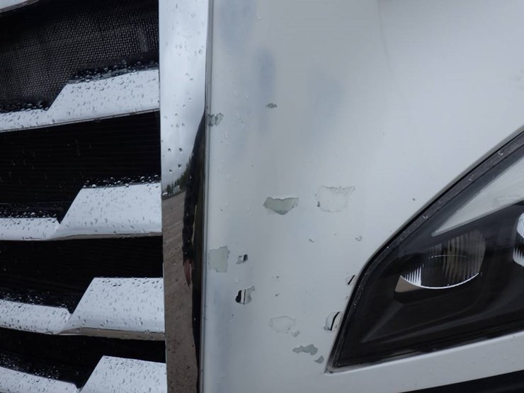 freightliner-cascadia-126-image-3