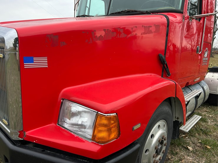 #95-•-volvo-semi-image-10