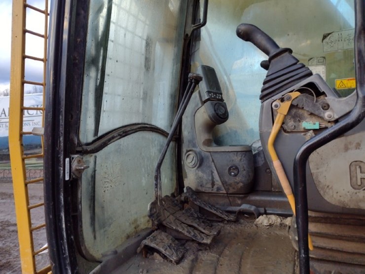 caterpillar-325d-image-12