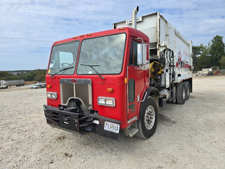 2003-peterbilt-320-image-2