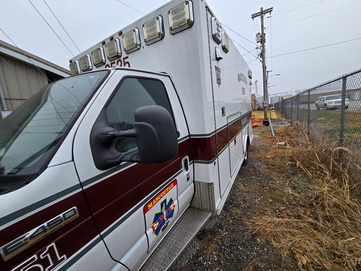 2010-ford-e450-image-4