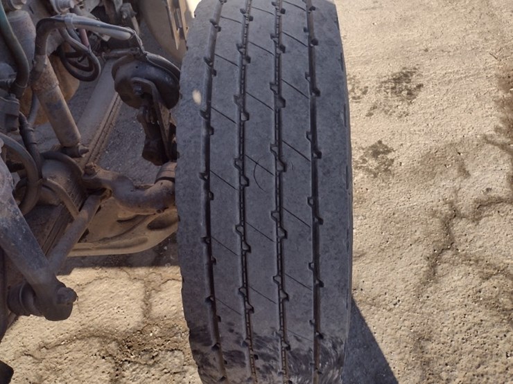 peterbilt-388-image-21