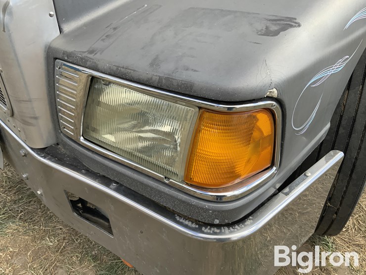 peterbilt-377-image-12