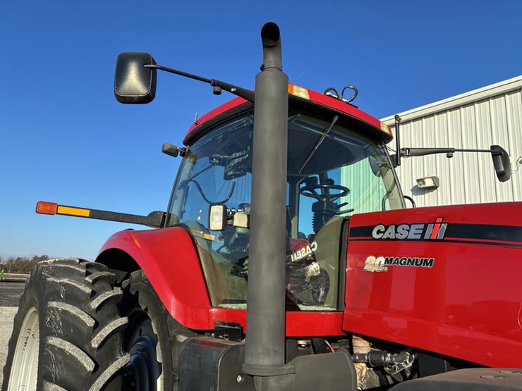 case-ih-magnum-305-image-18