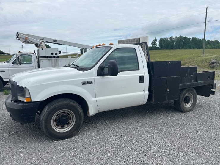 2004-ford-f350-xl-image-1