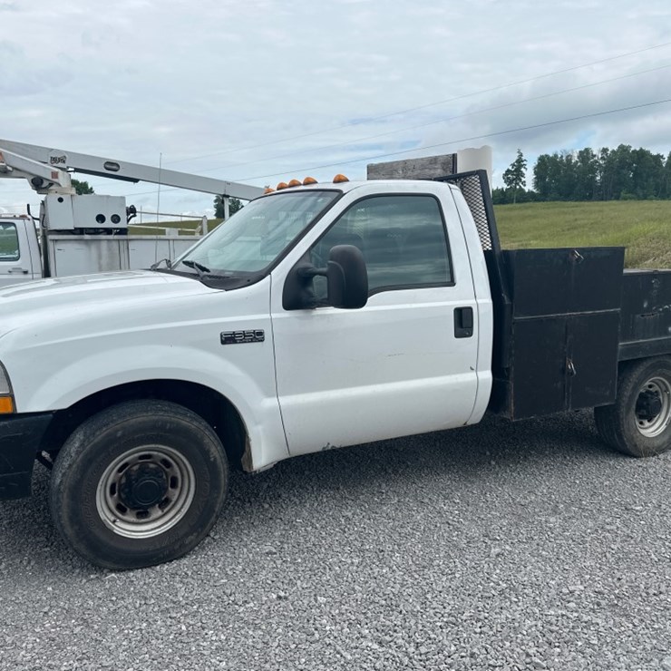 2004 FORD F350 XL