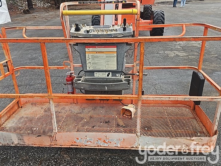 2016-jlg-800aj-image-13