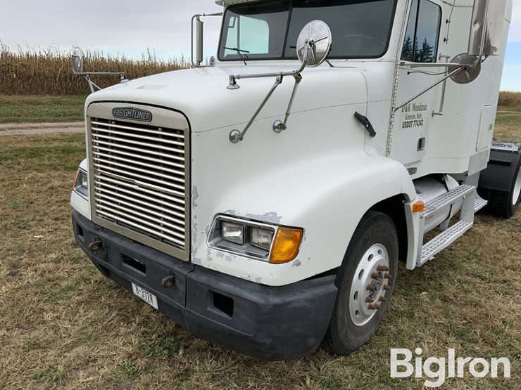 1996-freightliner-fld112-image-11