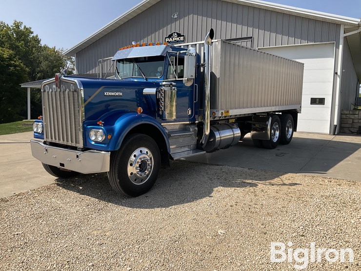 kenworth-w900-image-1