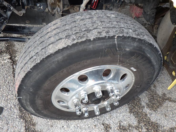 2018-peterbilt-579-image-24