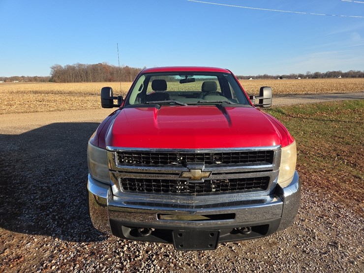 2010-chevrolet-2500hd-image-2