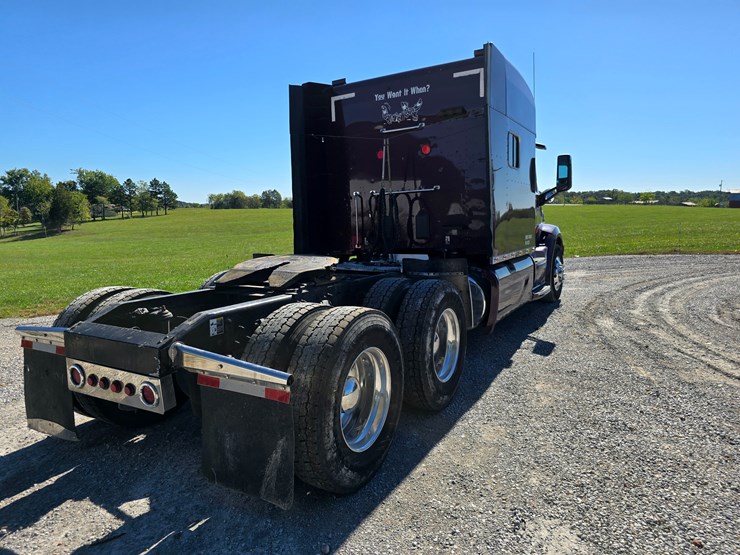 peterbilt-579-image-23