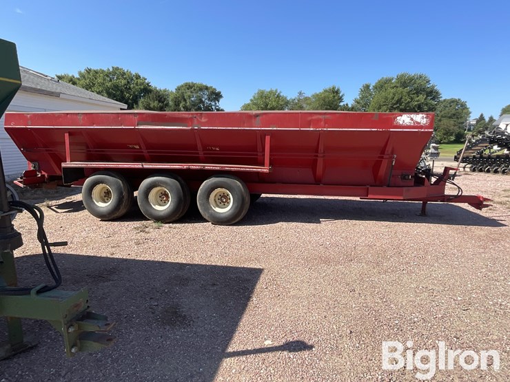 chandler-dry-litter-spreader-image-4