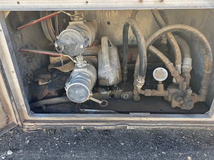 2013-peterbilt-367-image-16