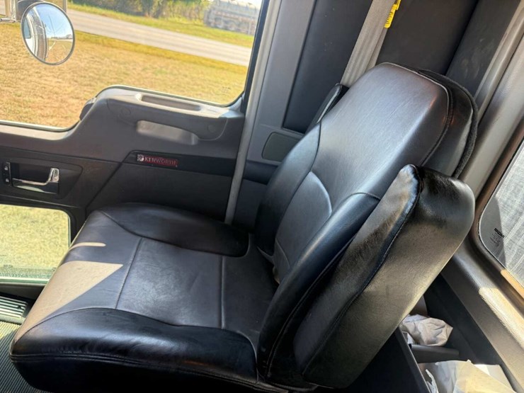 2018-kenworth-t800-image-28