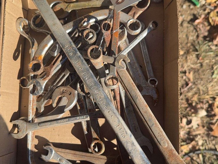 assortment-of-wrenches-image-1